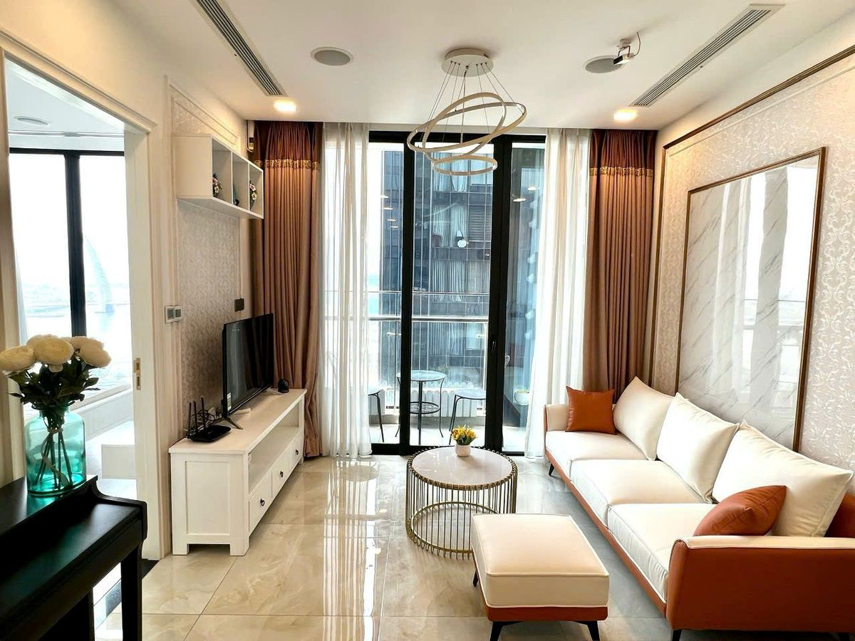 Giá căn hộ Vinhome Golden River Bason 2 Phòng Ngủ 68m2